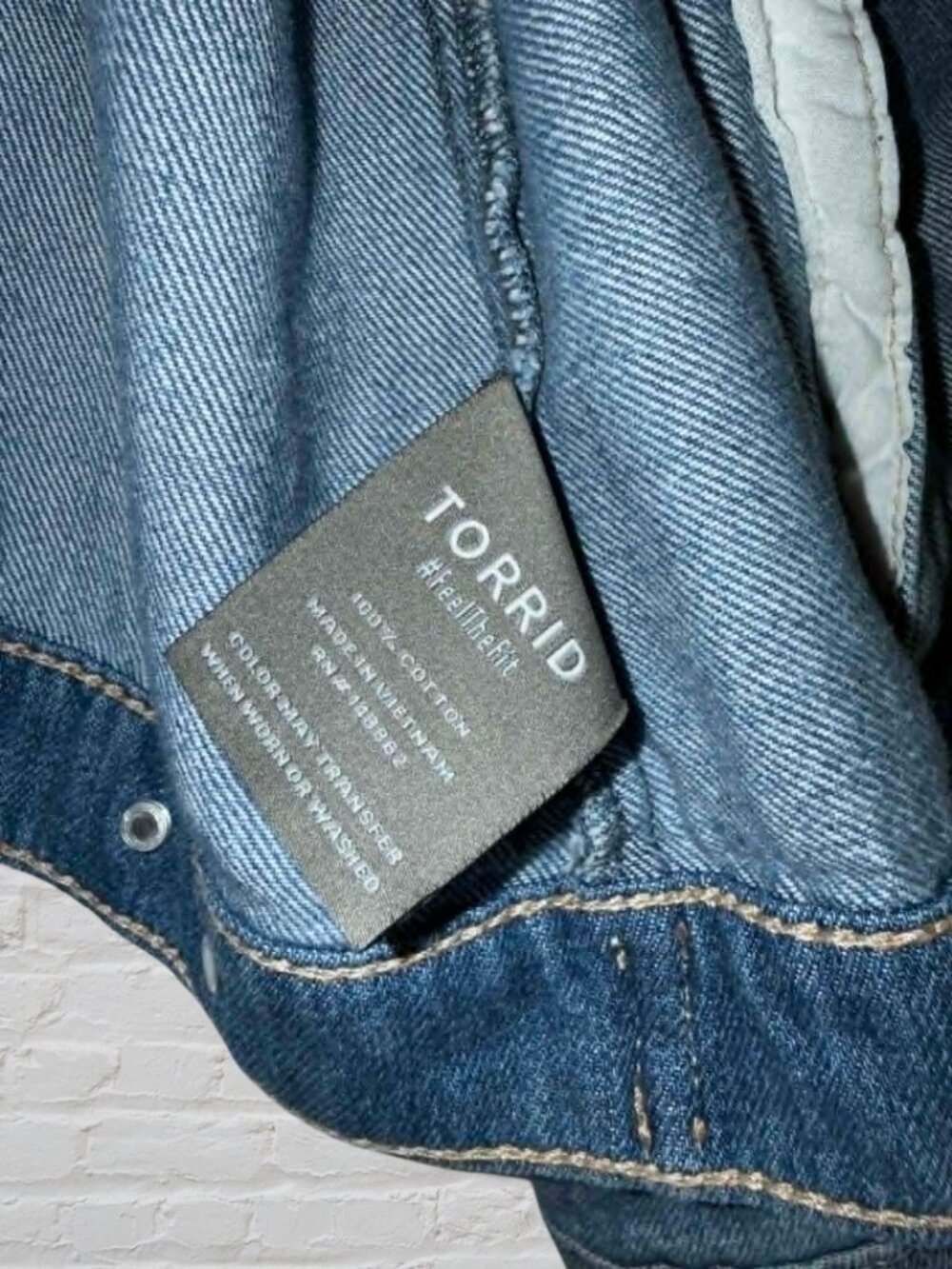 3X Denim Studded Trucker TORRID - Picture 9 of 10
